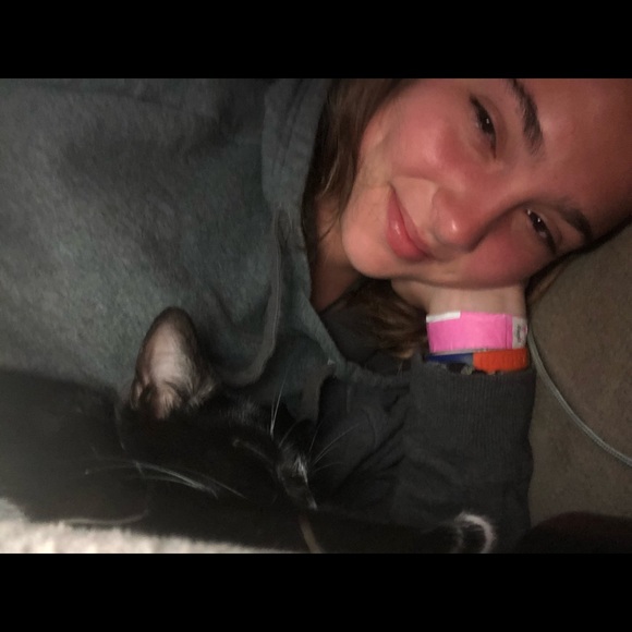 Meet your Posher, Roxy - Picture 8 of 15